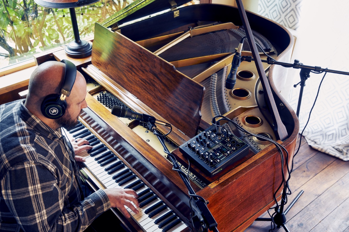 Mackie Performer Piano.jpg