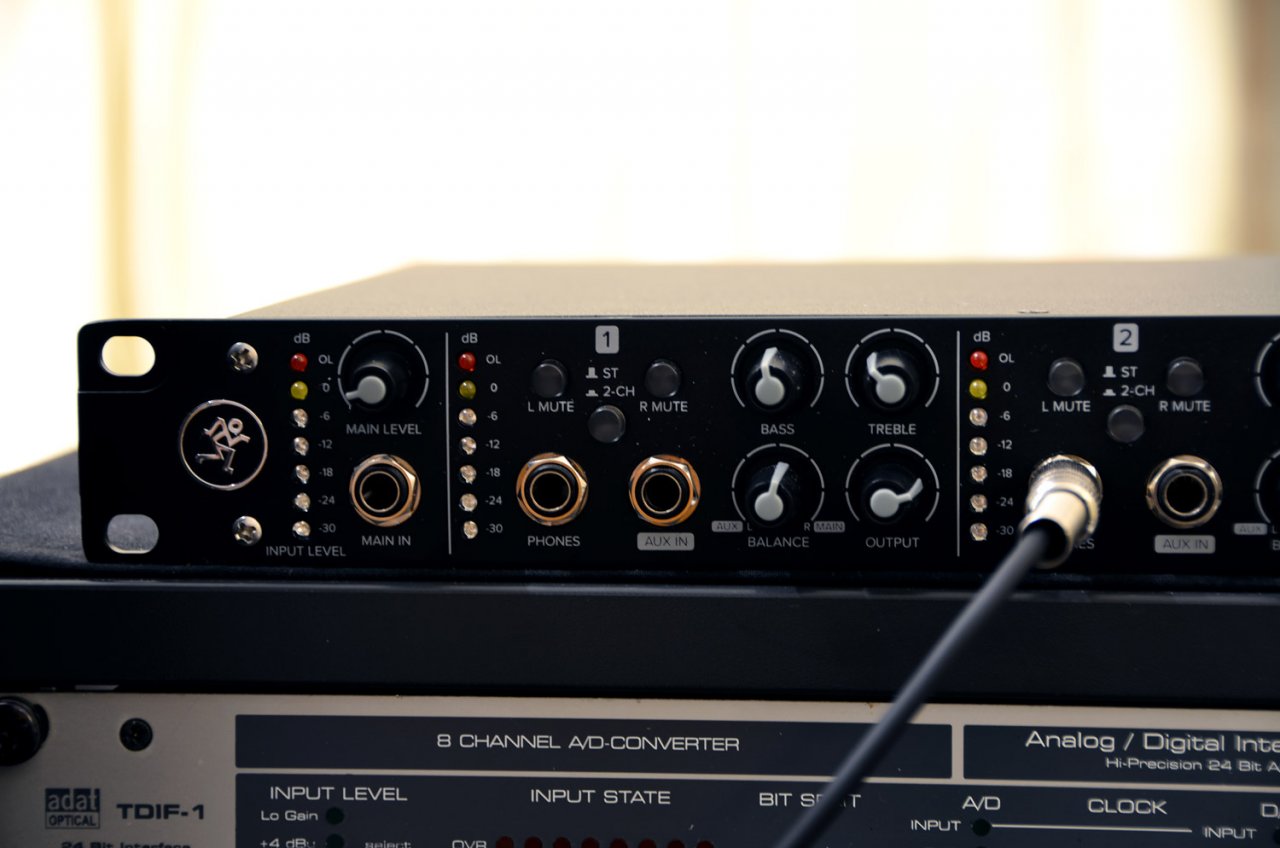 Mackie_HM-400_03.jpg