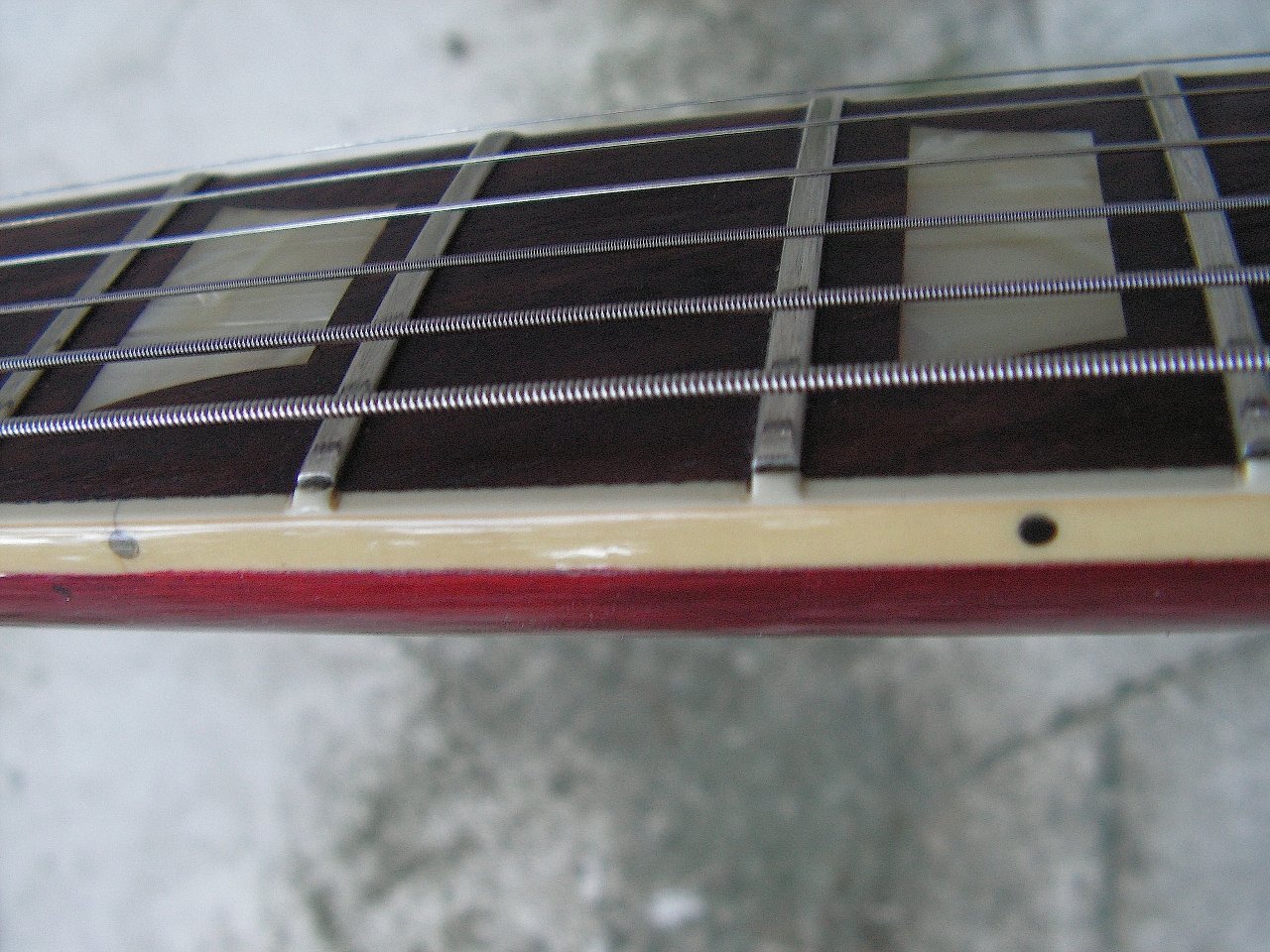 Marathon MG 120 4,9kg fretboard.jpg