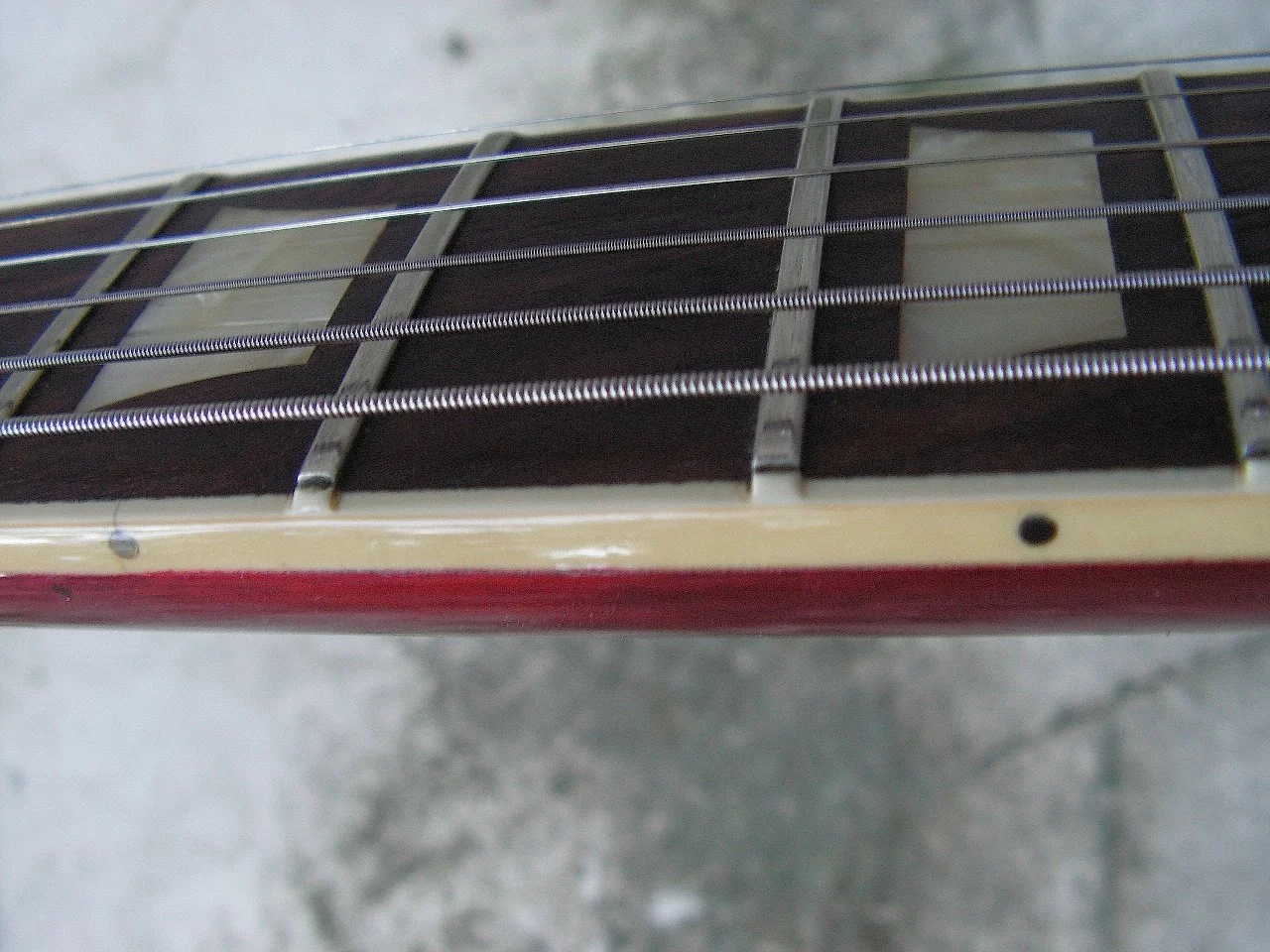 Marathon MG 120 4,9kg fretboard.jpg