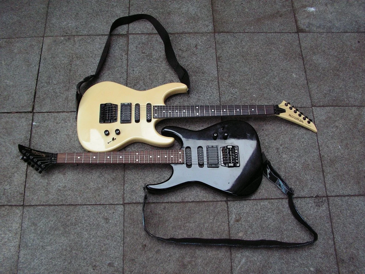 Marathon MG 220 Black and white.jpg