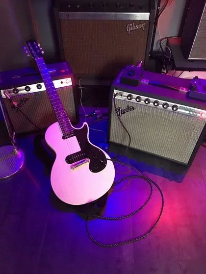 Melody Maker-Chez Lutz-klein.webp