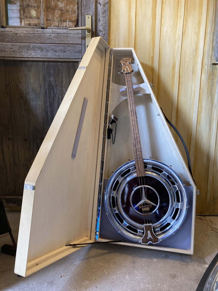 mercedes-hubcap-guitar-11.jpg