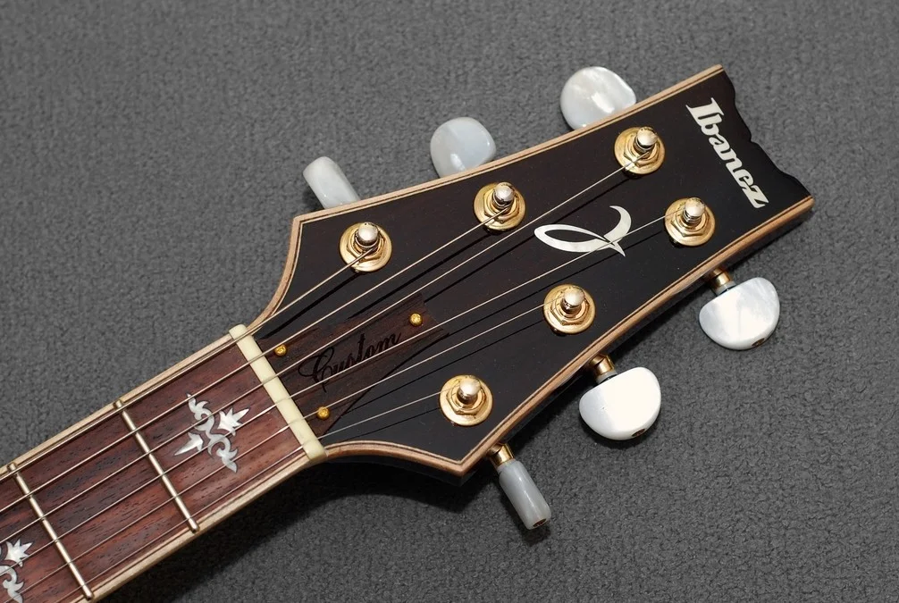 Mittel_Gitarre 272-1.jpg