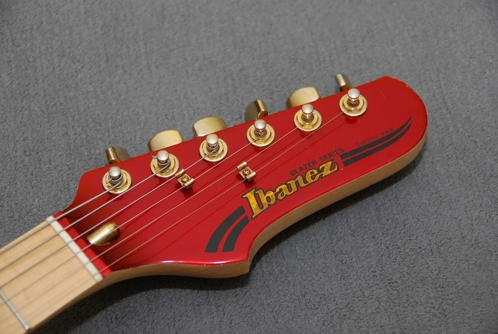 Mittel_Gitarre 355-01.jpg