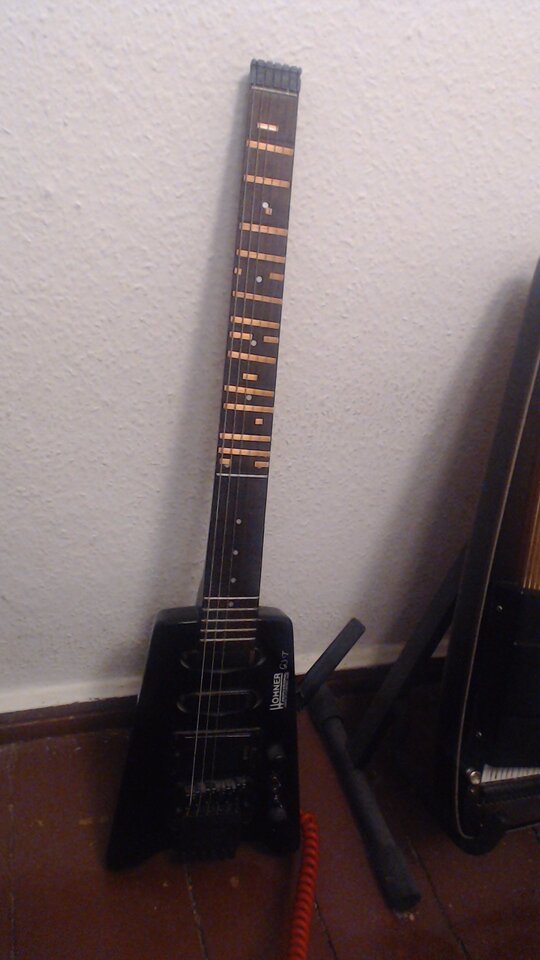 Mitteltönige E-Gitarre.jpg