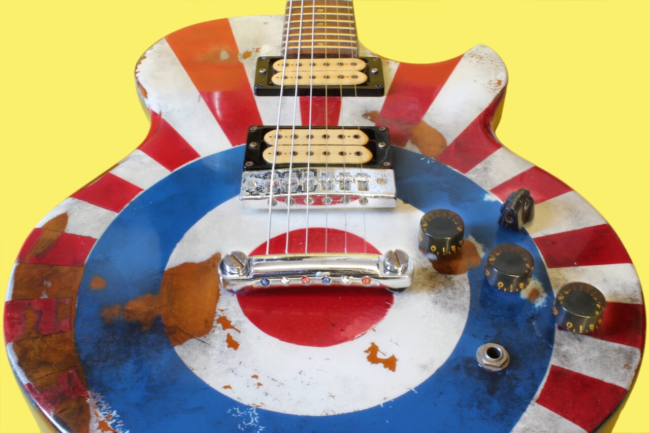 Mod+Relic+custom+paint+job+on+Gibson+L6-S+(1).jpg