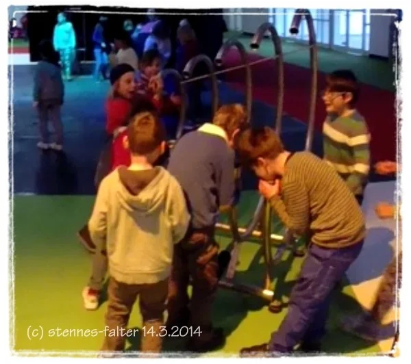 Musikmesse 2014 estfa GOPR0063 music4kids ss 0357R gebogene Rohre.webp