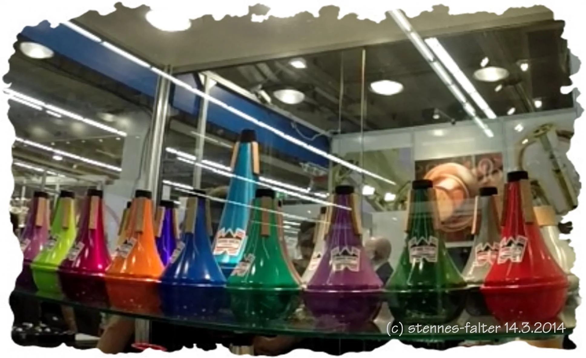 Musikmesse 2014 estfa GOPR0083 bunte SchalldÃ¤mpfer Denis Wick ss 0012 R.webp