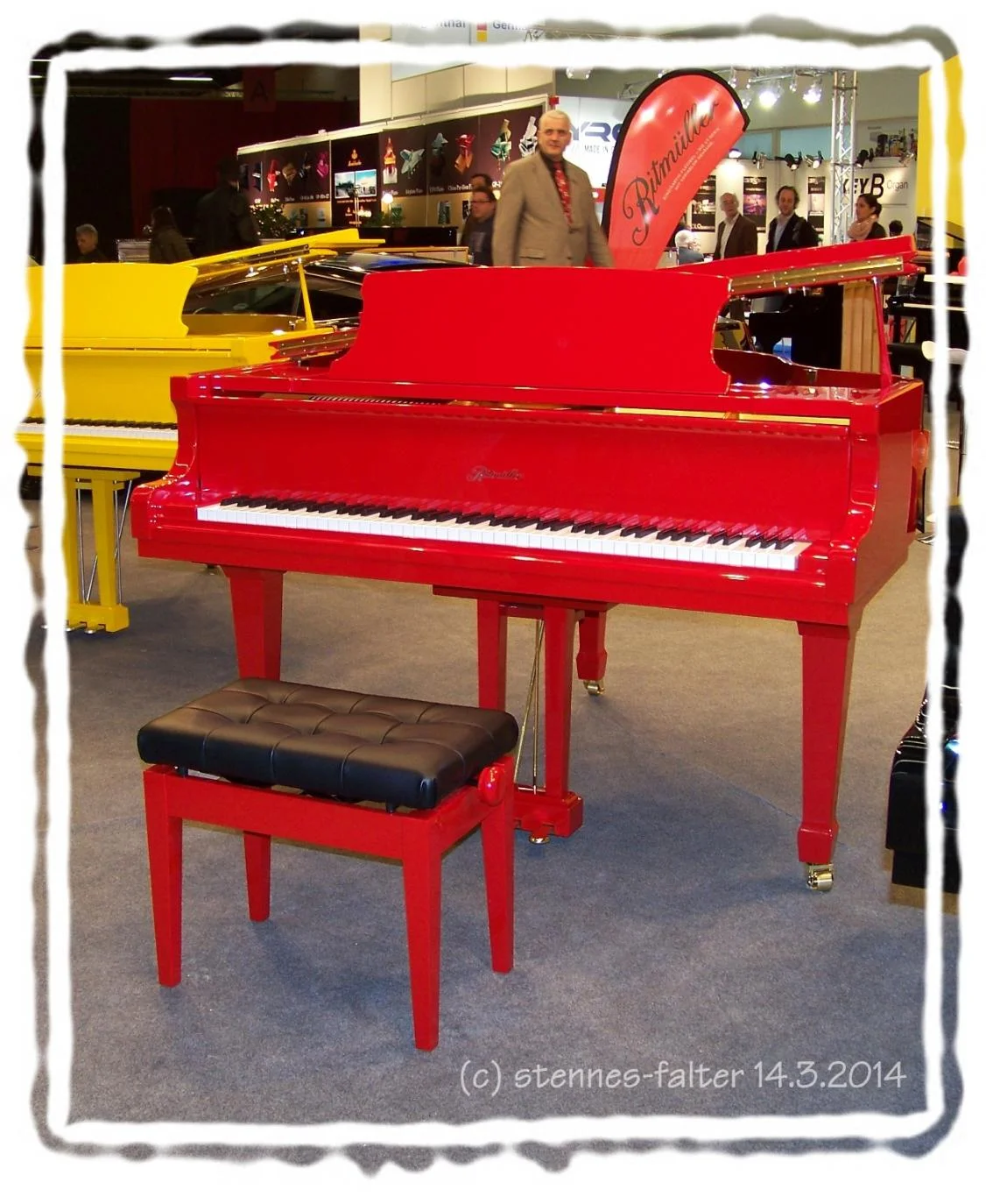 Musikmesse Frankfurt 2014_estfa_100_3650aR Ritmueller FlÃ¼gel rot.webp