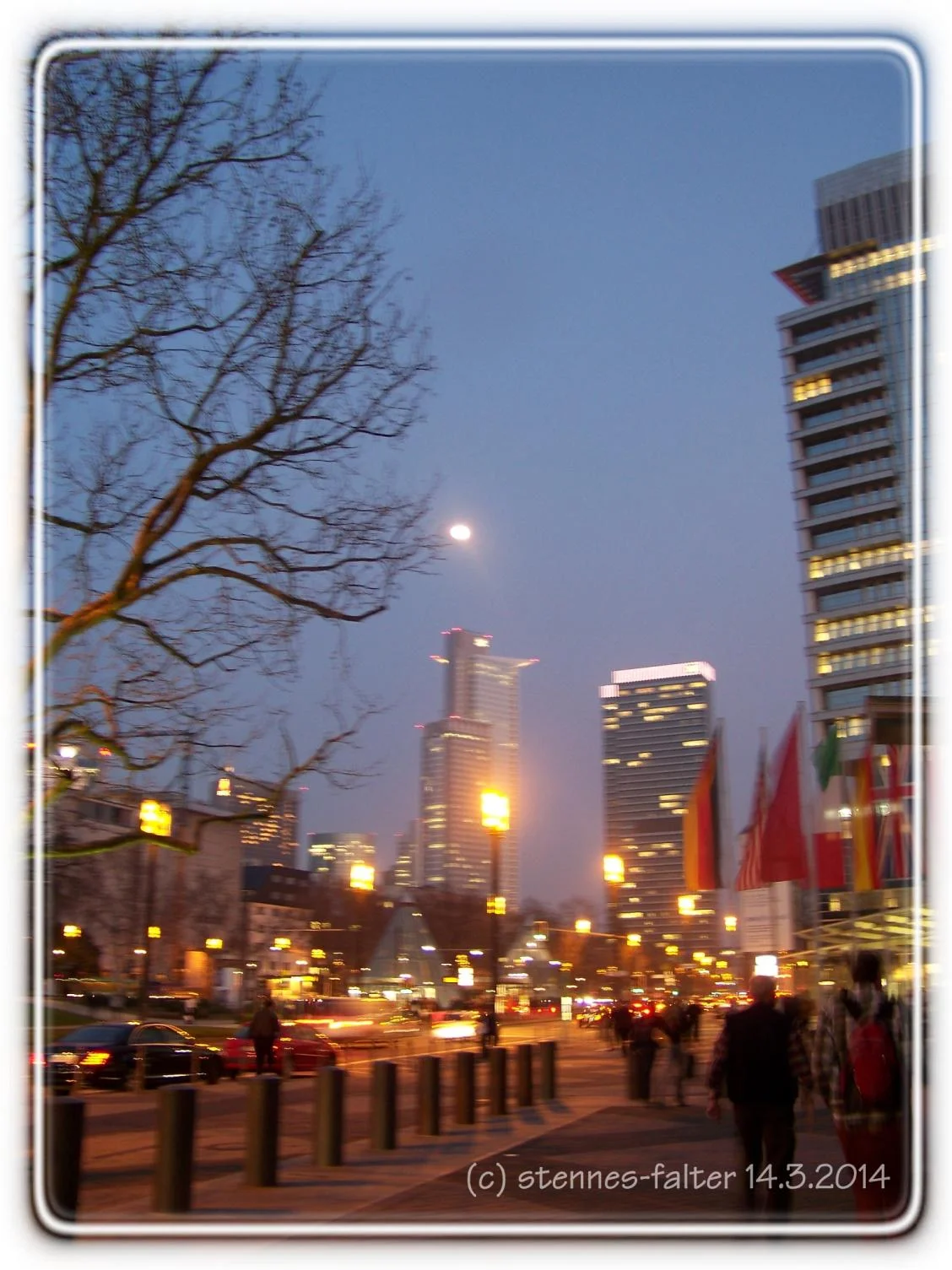 Musikmesse Frankfurt 2014_estfa_100_3755R Mond Ã¼ber der City.webp