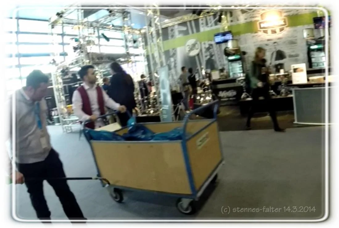 Musikmesse Frankfurt 2014_estfa_GOPR0093 ss 0150 MÃ¼ll einsammeln.webp