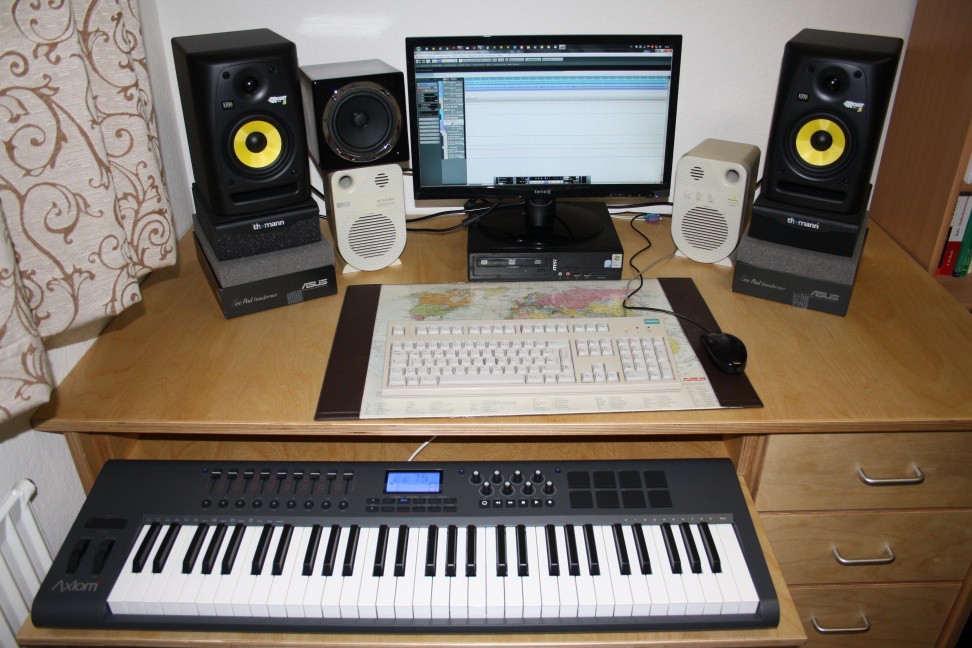 neuer-studio-schreibtisch.jpg