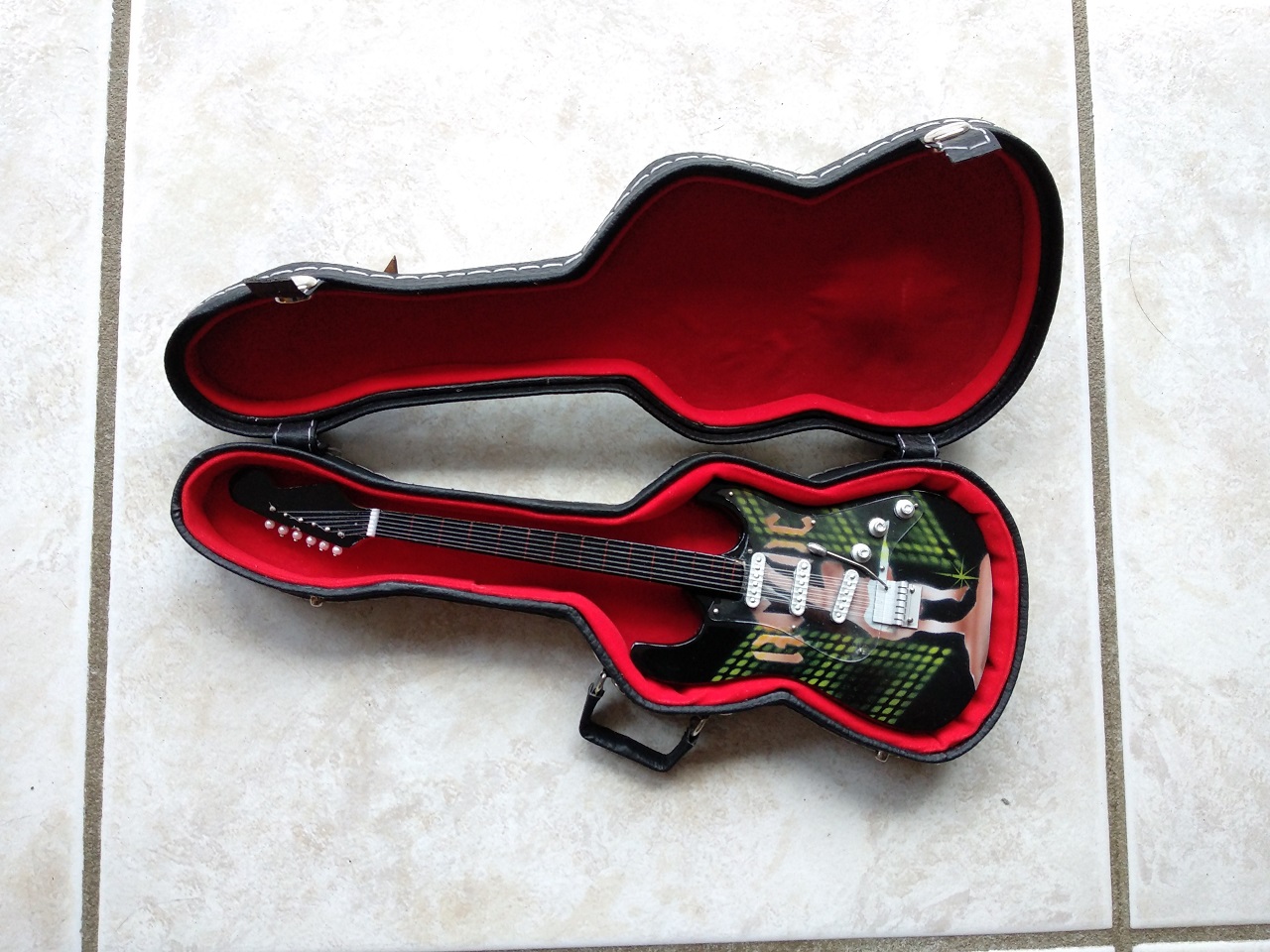 new_guitar.jpg