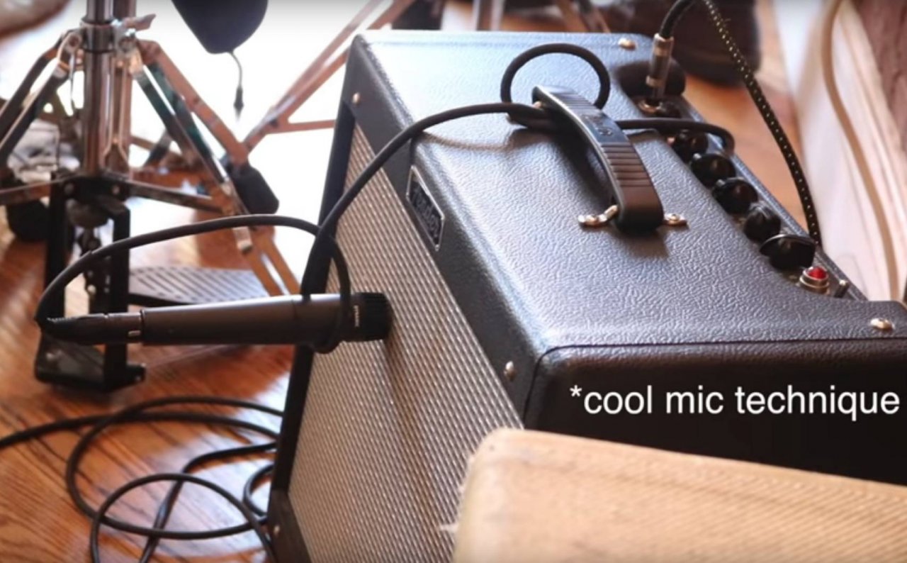 No Stand Mic SM 57.jpg