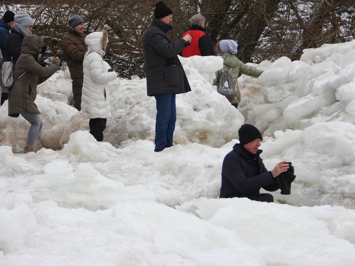 o people at bridge - elbinsel 3.2 2.jpg