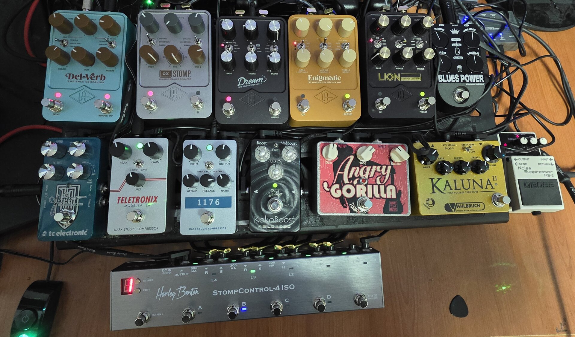 Pedalboard 1.jpg