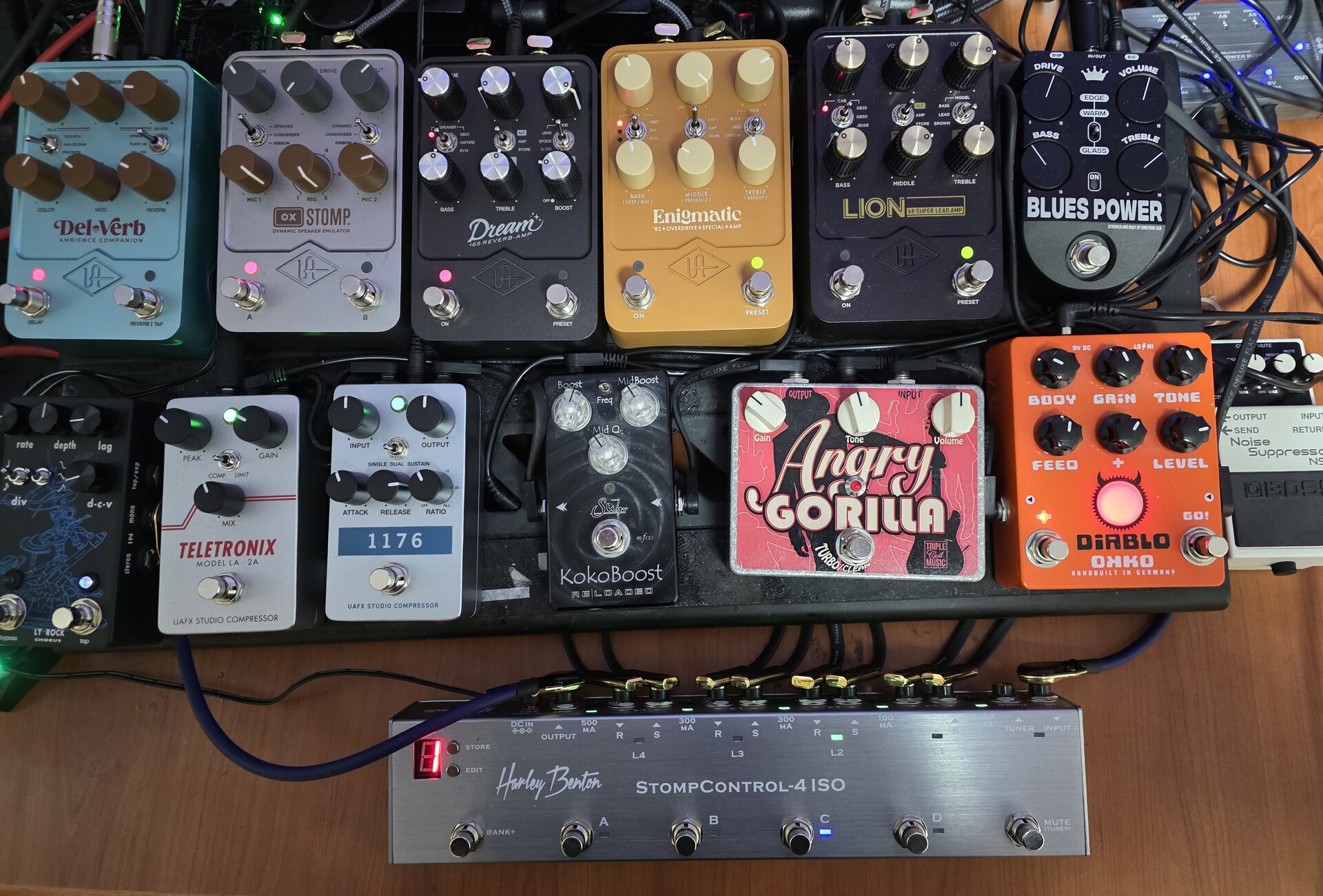 Pedalboard.jpg