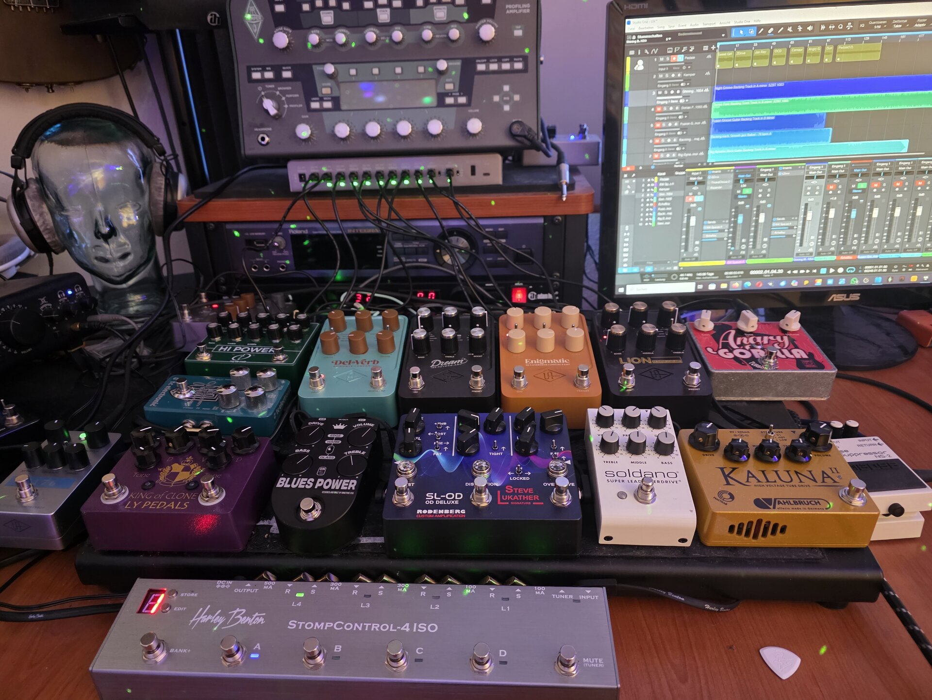 Pedalboard m Fender.jpg