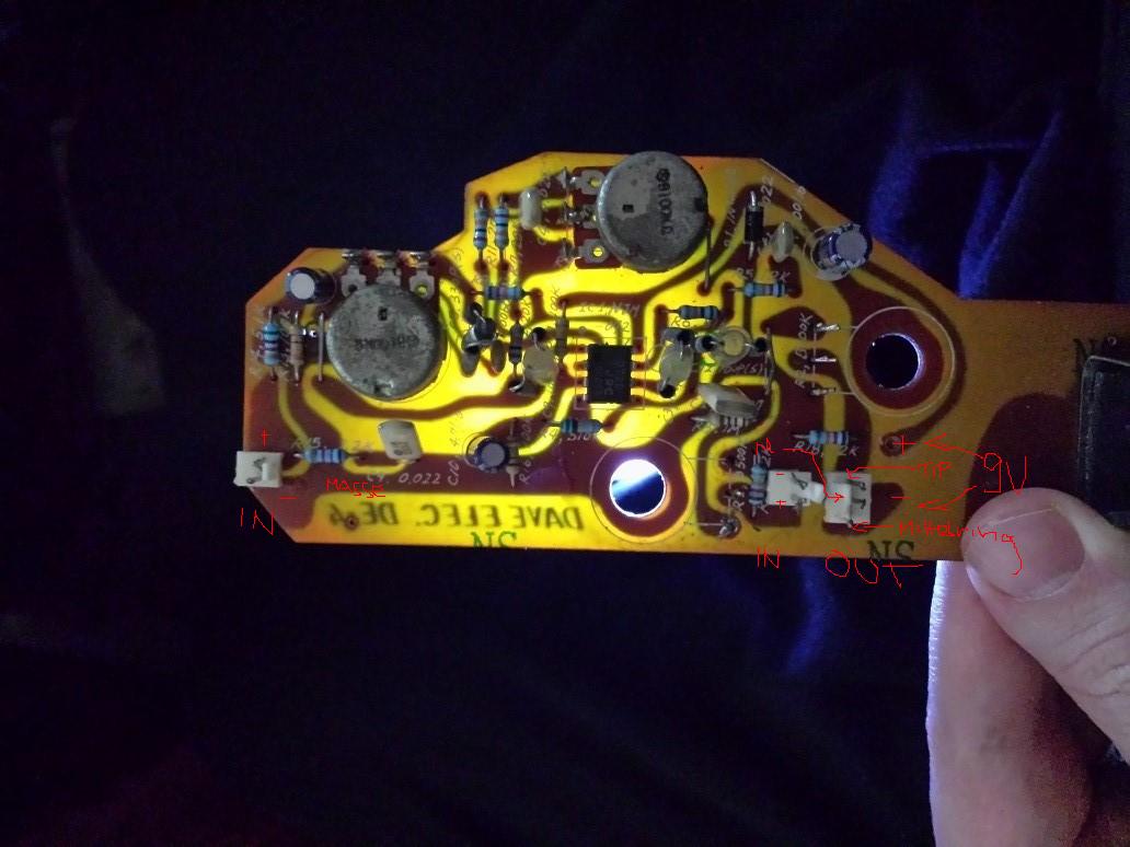 Platine bestückt durchleuchtet beschriftet.JPG