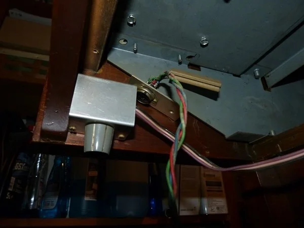 Poti unter Manualen und Buchse.JPG