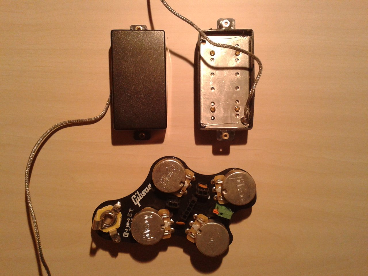PUs und Platine.jpg