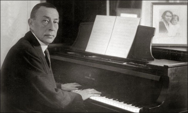 Rachmaninoff_playing_Steinway_grand_piano.jpg