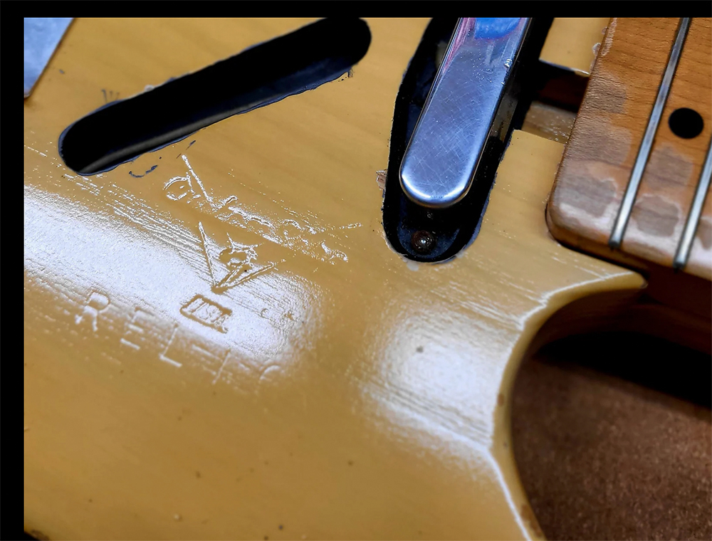 Relic Logo auf Body 1995.jpg