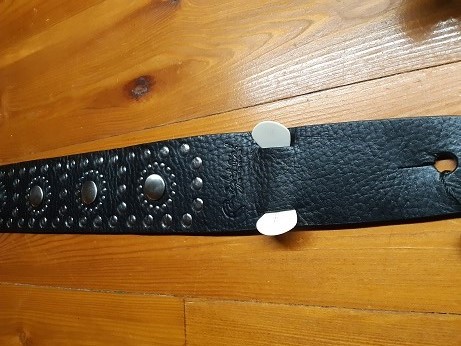 righton_pickholder1.jpg