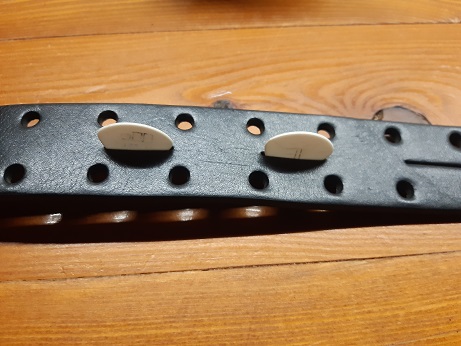 righton_pickholder2.jpg