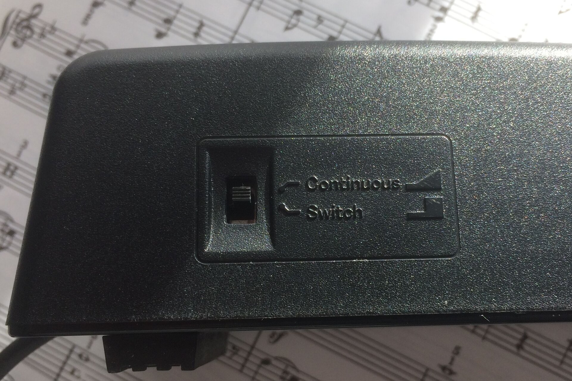 Roland DP-10 Schalter.jpg