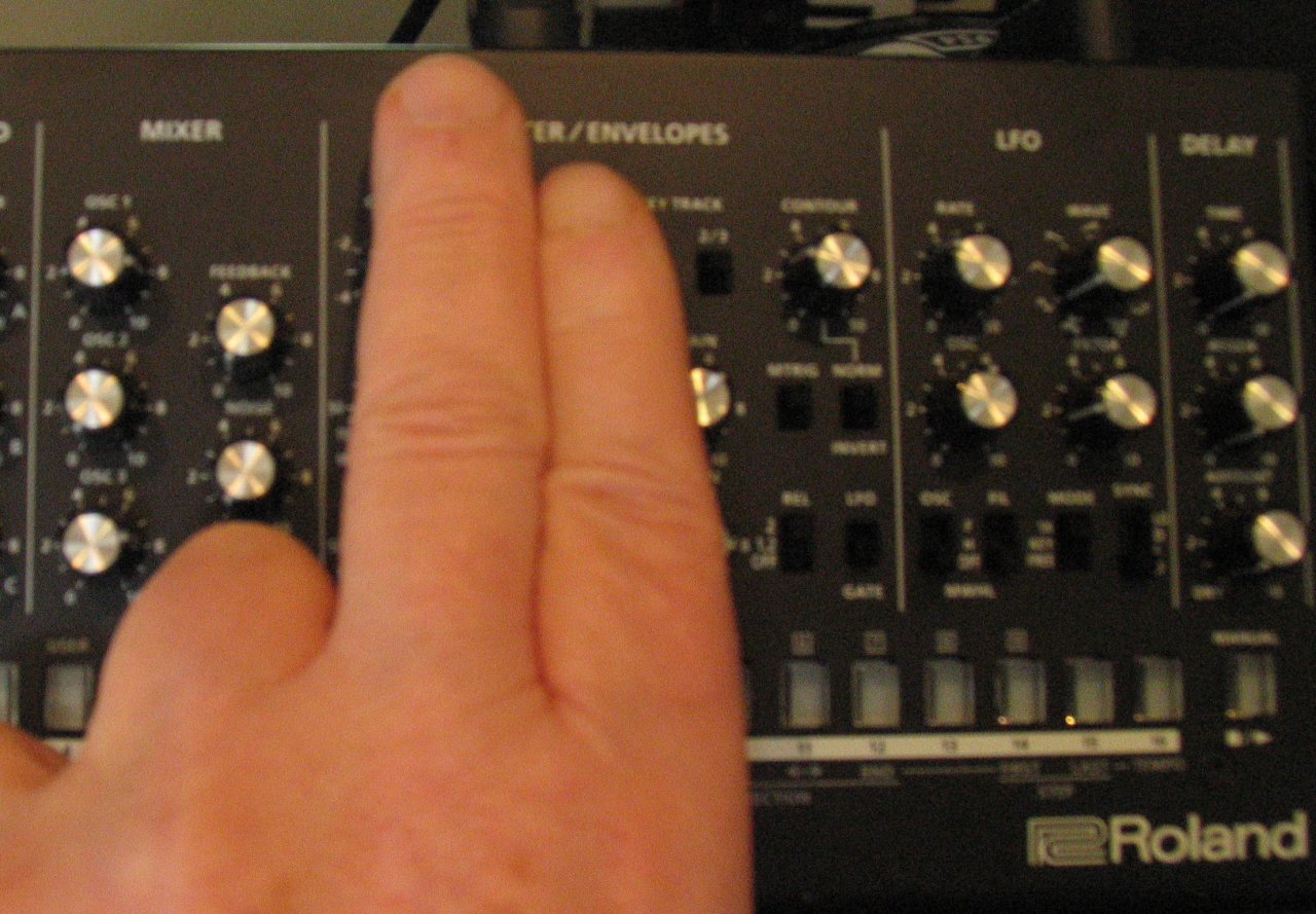 Roland_SE02.jpg