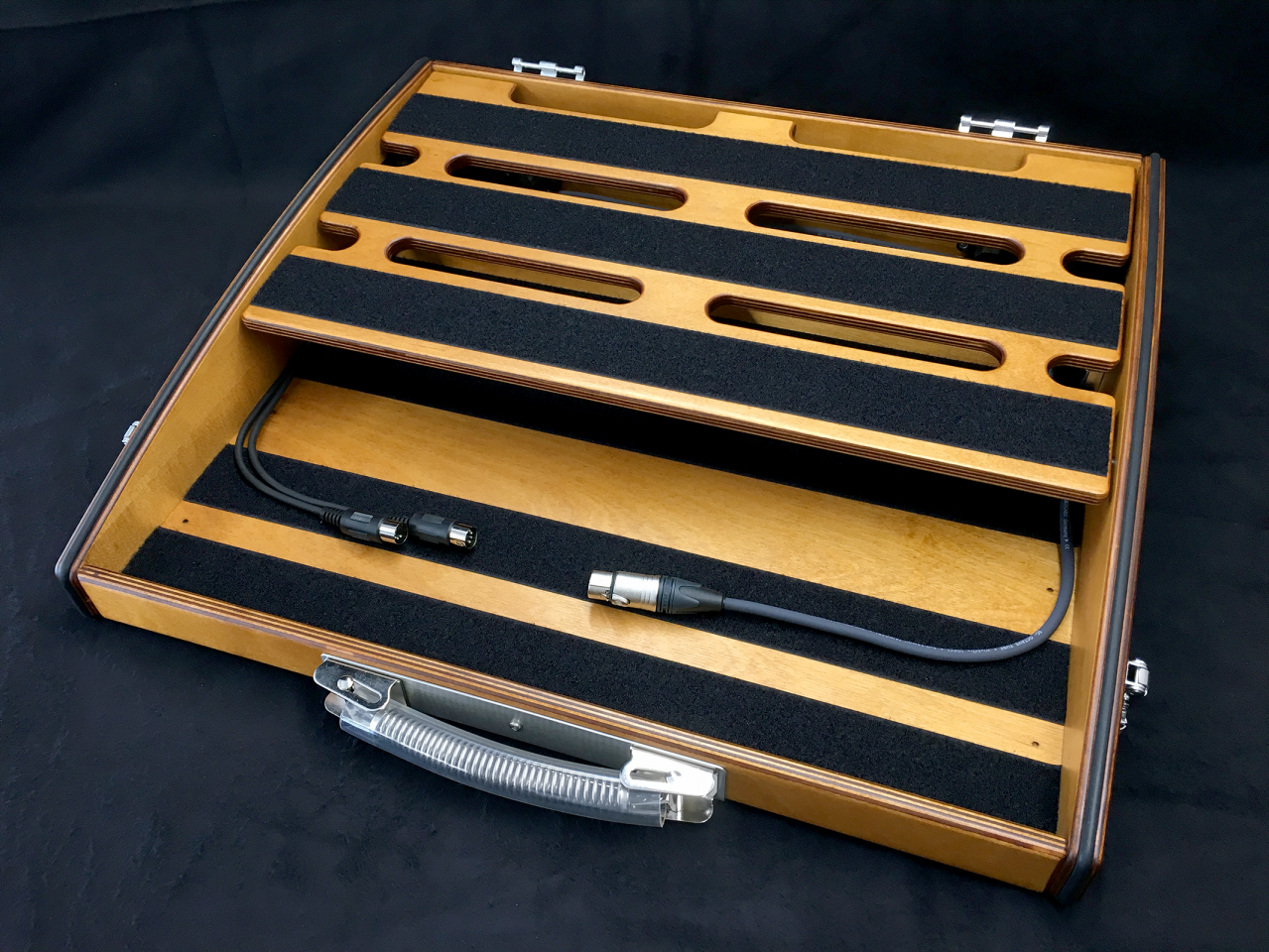 SA525_teak_huebschmann_01_fb.png