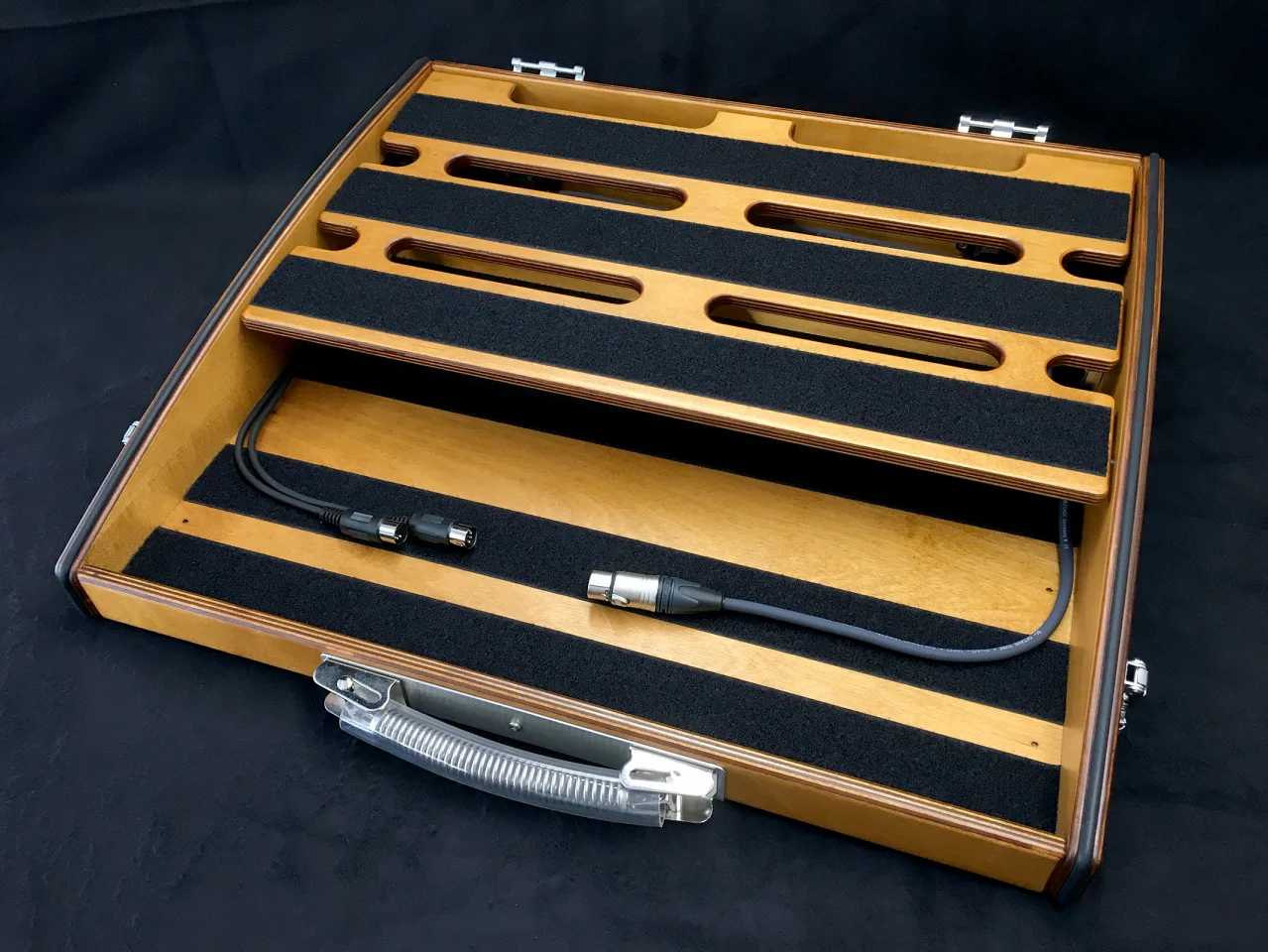 SA525_teak_huebschmann_01_fb.png