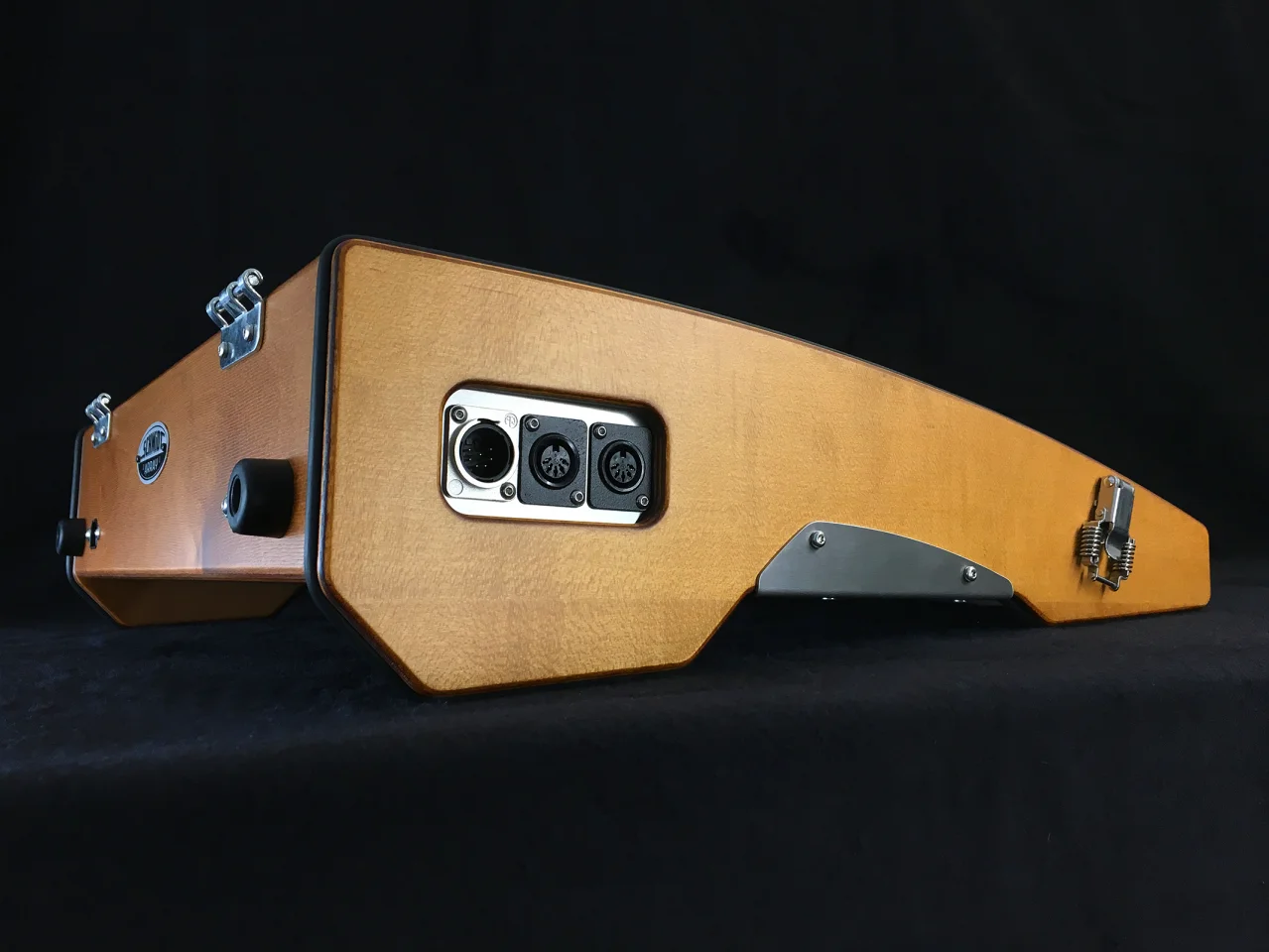 SA525_teak_huebschmann_03_fb.png