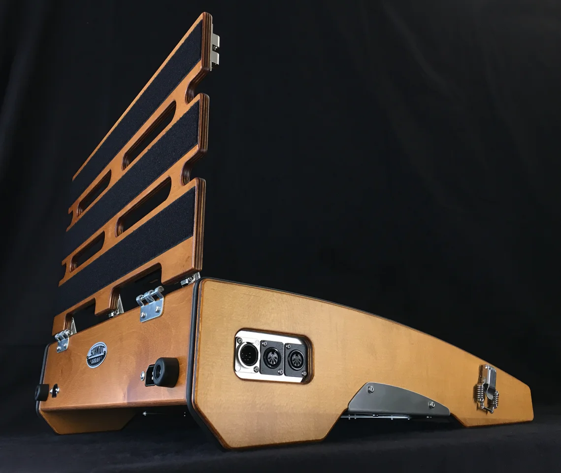 SA525_teak_huebschmann_04_fb.png