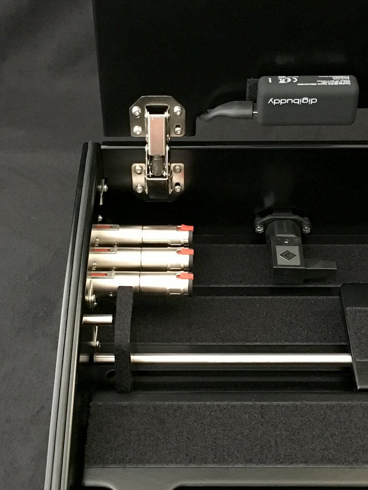 SA900_locking_jacks_02.jpg