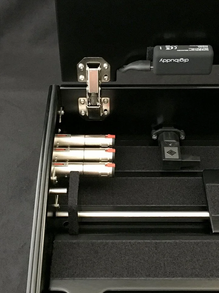 SA900_locking_jacks_02.jpg