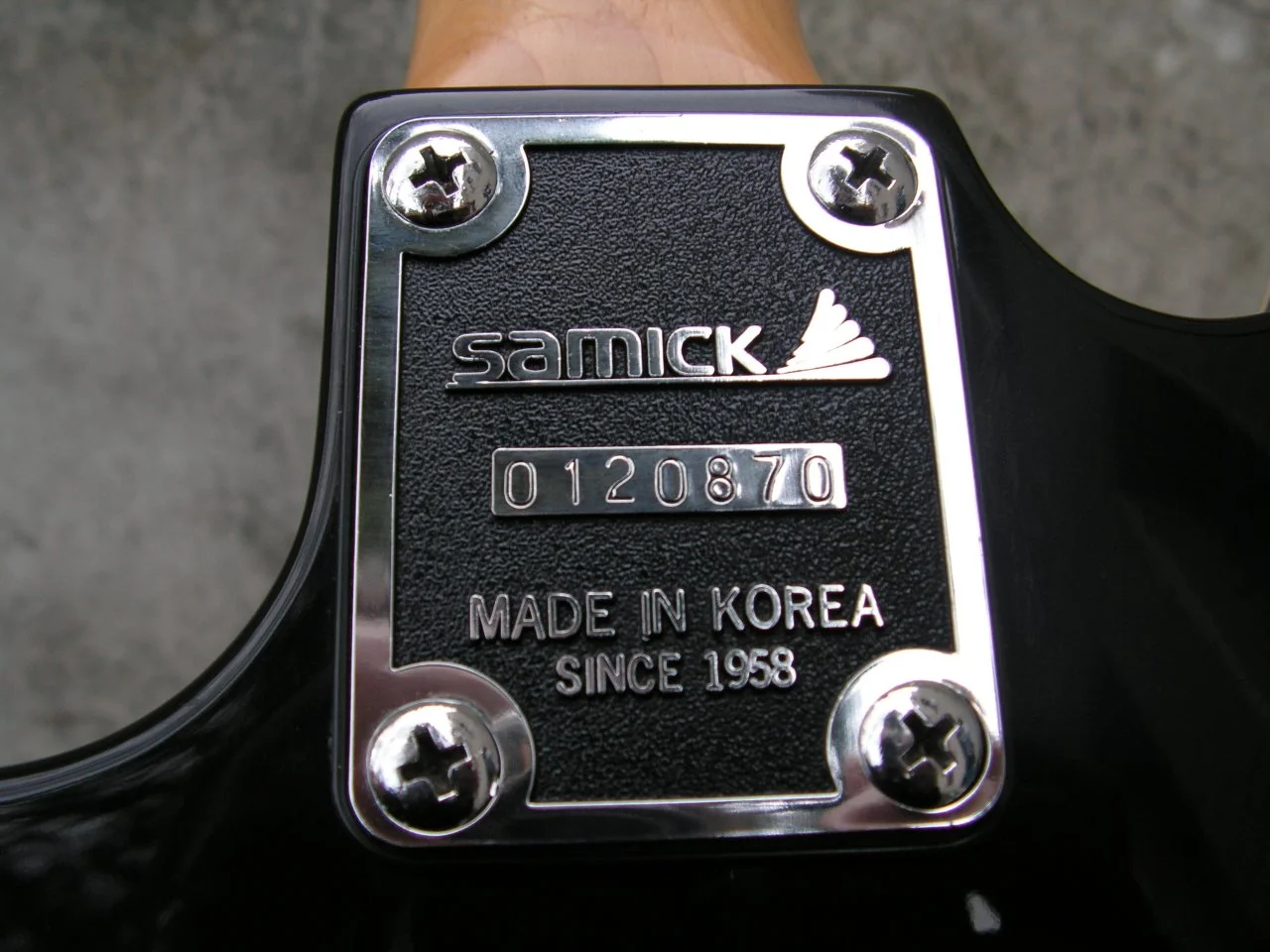 samick e-acoustic serial.webp