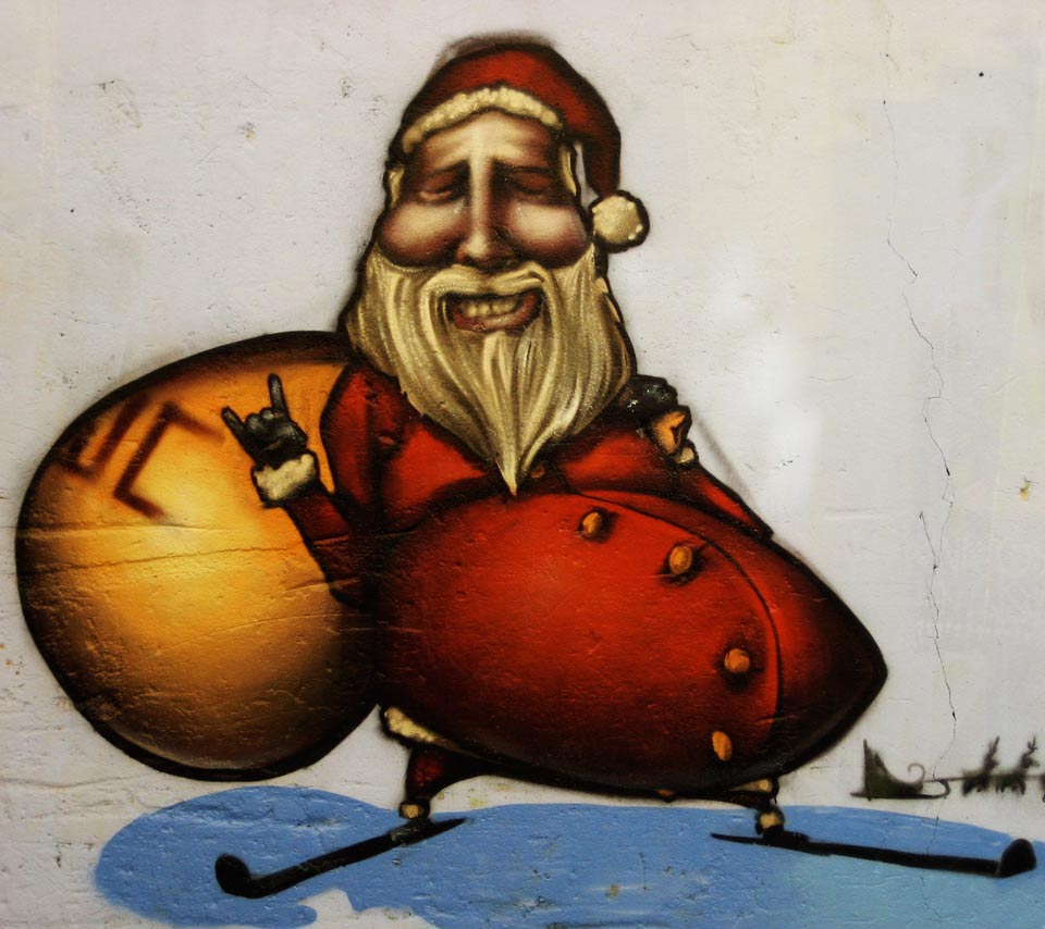Santa-Claus-Christmas-Graffiti-Street-Art.jpg