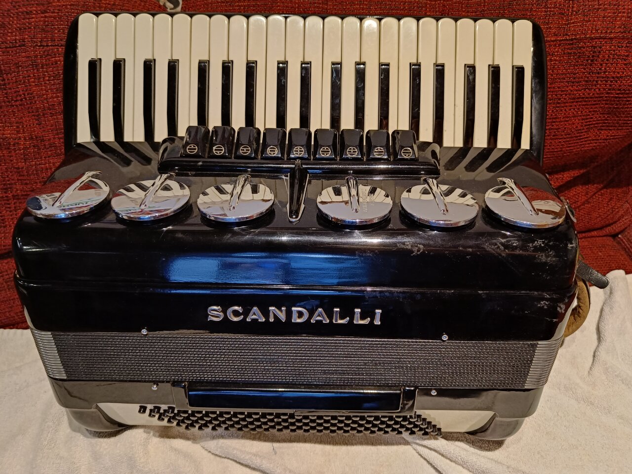 Scandalli_M7651_16_InstrumentKomplett.jpg