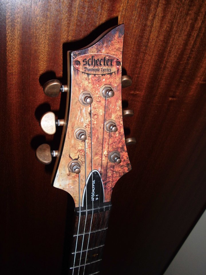 Schecter Diamond Series Apocalypse V-1_head.JPG