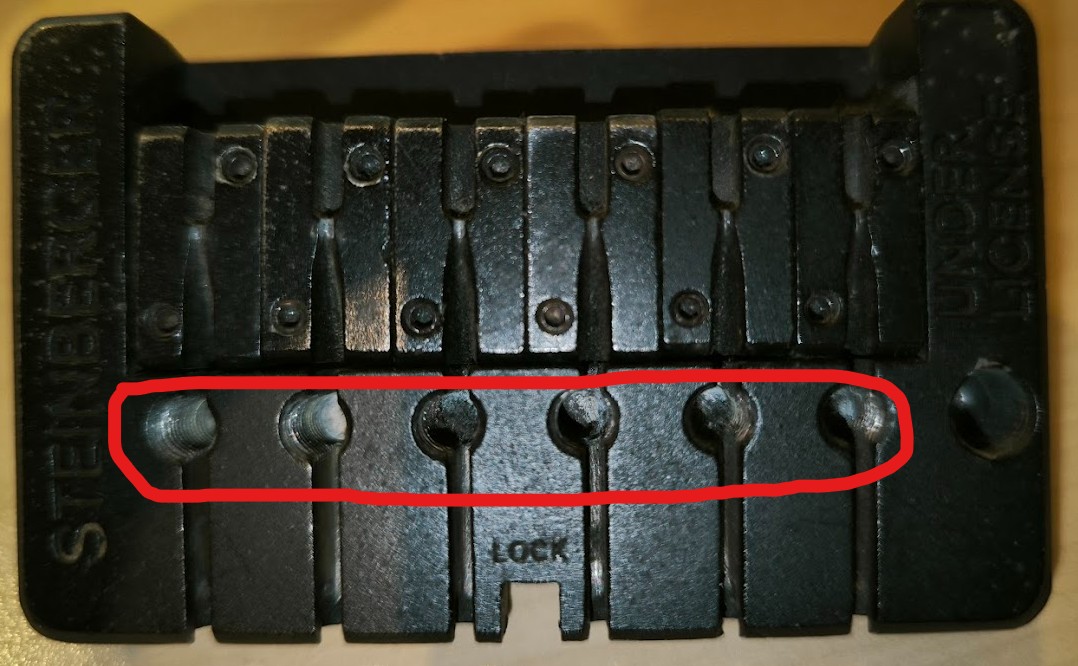 Schrauben Tremolo.jpg