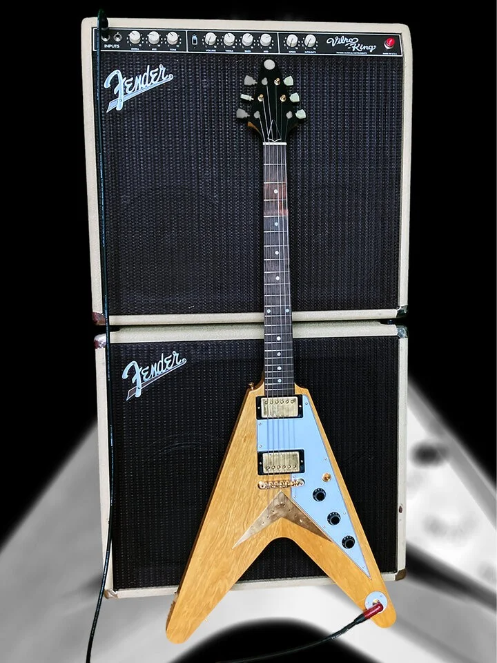 Schwarz Flying V VK.webp