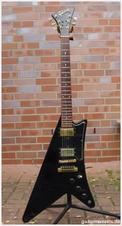 Schwarze Korina Moderne Front.webp