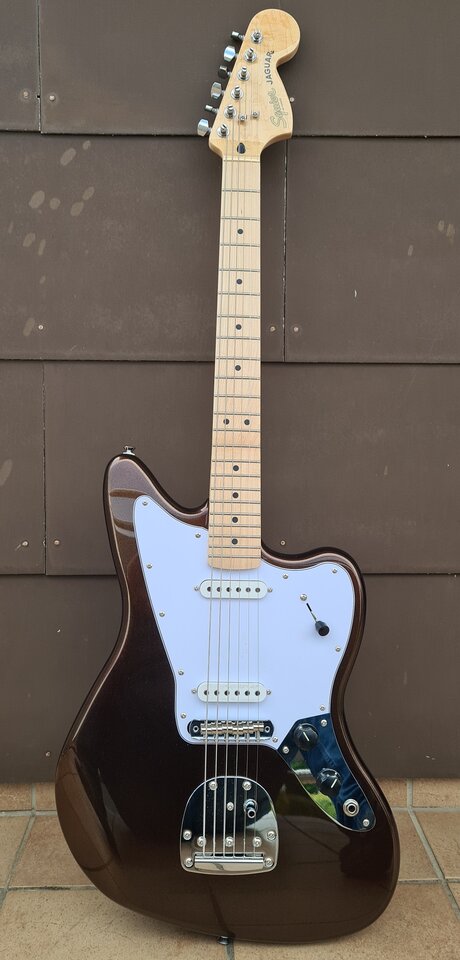 Squier Affinity Jaguar 01_K.jpg