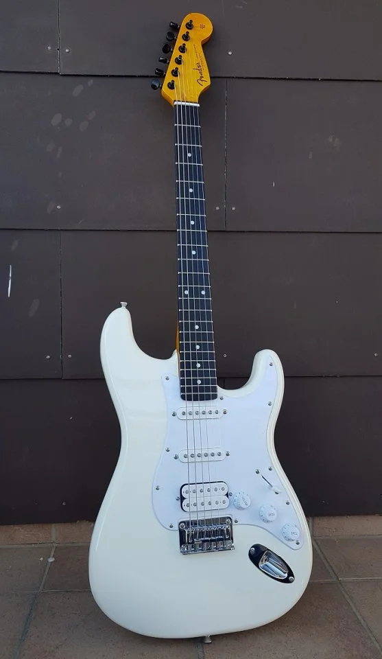 Squier Bullet Strat HSS HT 03_K.jpg