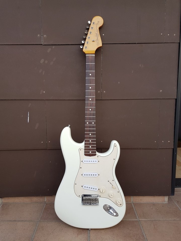 Squier Bullet Strat HT 008_K.jpg