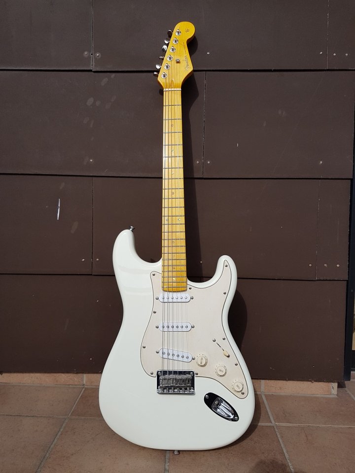 Squier Bullet Strat HT 012_K.jpg