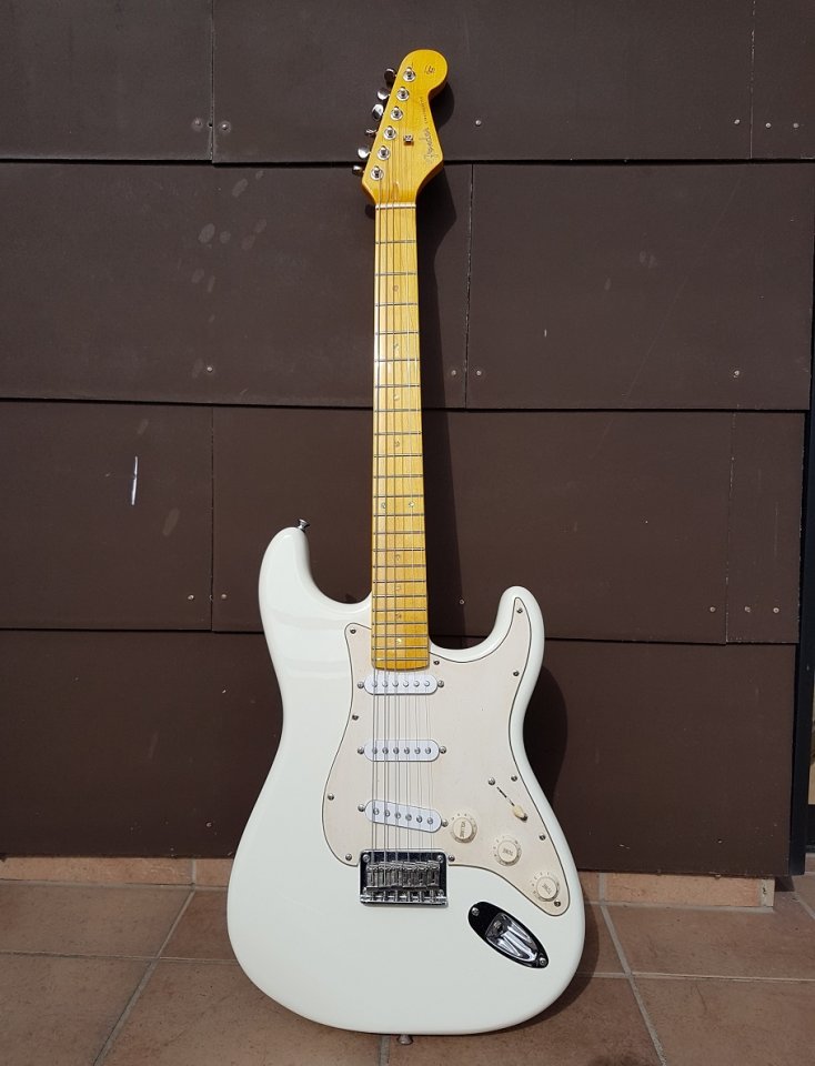Squier Bullet Strat HT 012_K.jpg